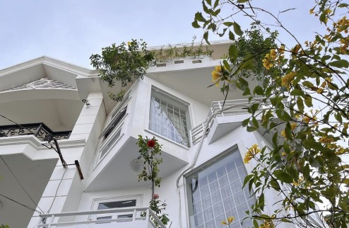 Cần bán Nhà Đẹp Đường Phan Huy Ích, Phường 15, 68m2 - 1 trệt 1 lửng 3 lầu, 3 tỷ nhận nhà TL, full nội thất